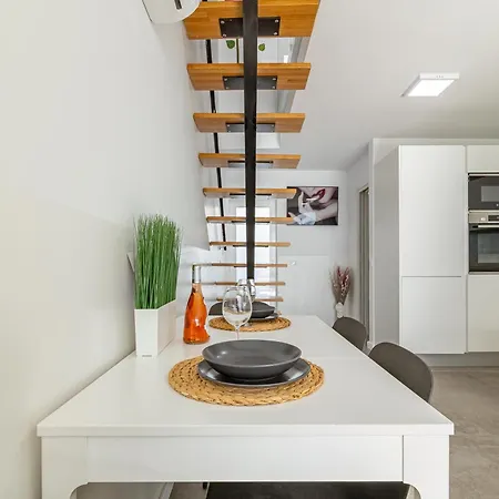 Alessandra, Your Private Garden! Apartment